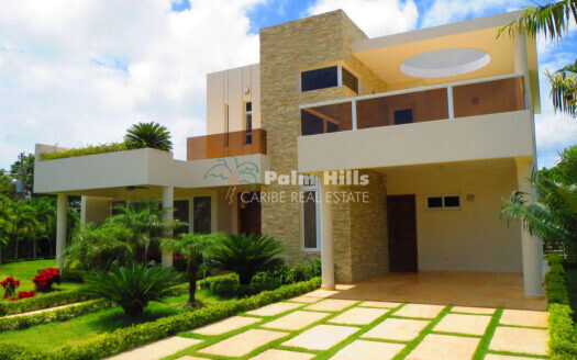 Two-Story 3-Bedroom Villa with Private Pool Near the Beach