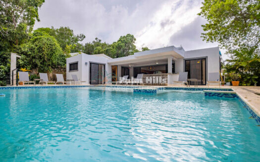 4-Bedroom Ravine-View Villa with Infinity Pool, Outdoor Bar & Expansive Terrace in Sosúa