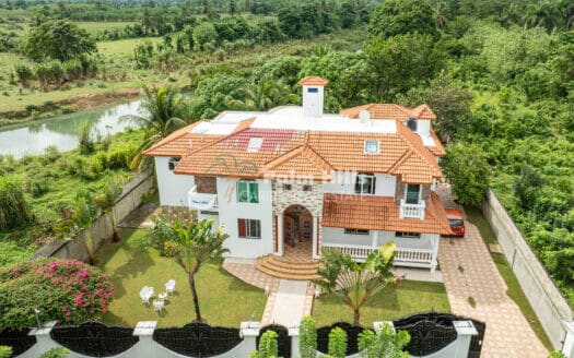 Elegant 6-Bedroom Villa with River Views and Tropical Gardens in Sabaneta de Yásica
