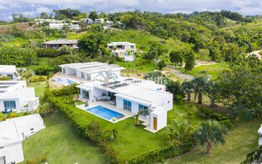 Updated 3-Bedroom Ocean View Villa with 8 kW Solar System
